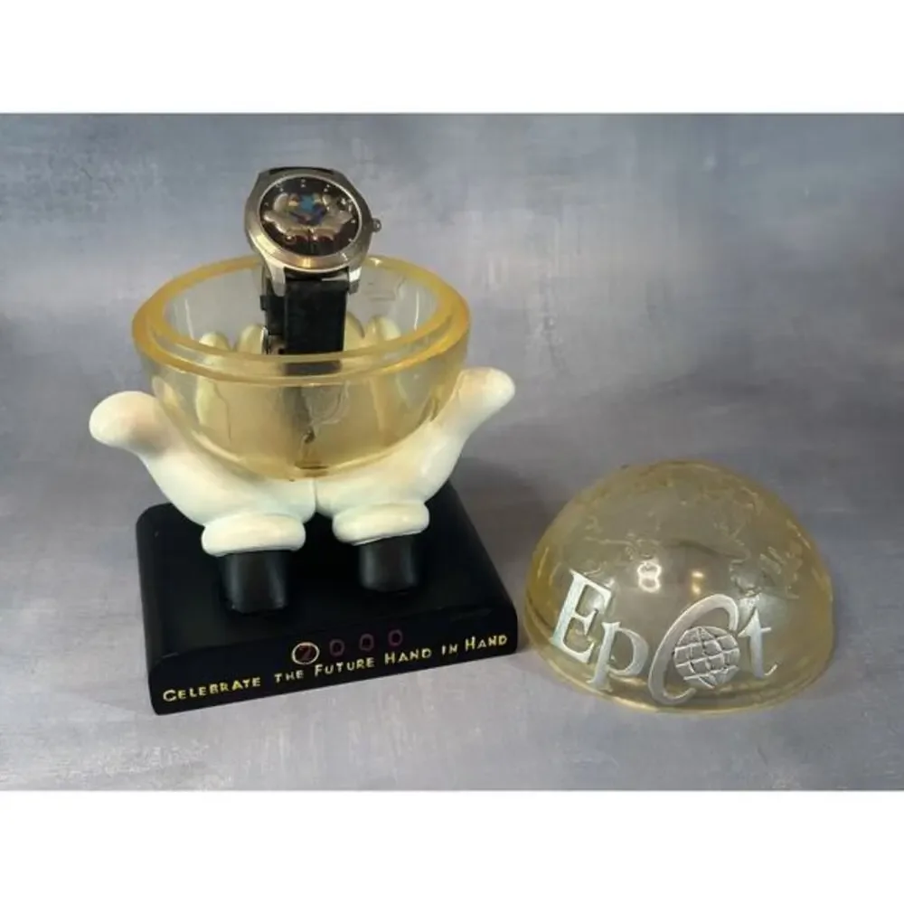 Vintage DISNEY EPCOT 2000 MILLENNIUM WATCH w/ Globe Hand in Hand 737/2000‎